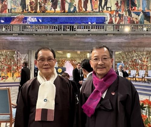 노벨평화상 시상식장의 한국 원폭피해자