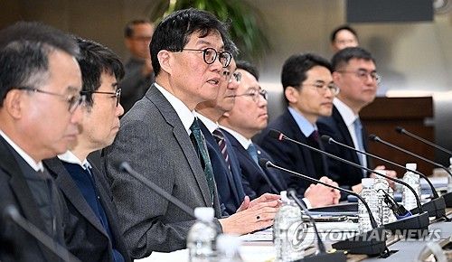 불안한 경제 상황, 야 3당 기재위원 만난 이창용 한국은행 총재