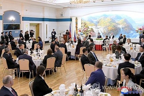 북주재 러대사관,'군사동맹 복원'조약 비준 축하 연회