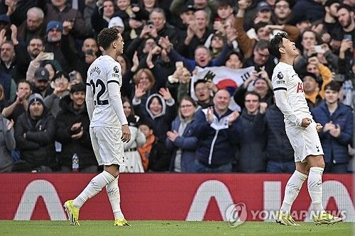 골 세리머니를 펼치는 손흥민