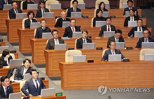 국회 본회의 참석한 국무위원들