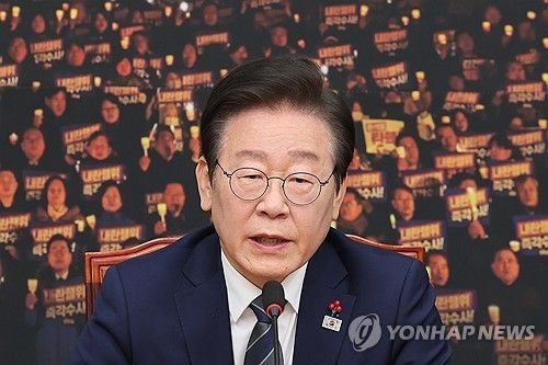 답변하는 이재명 민주당 대표
