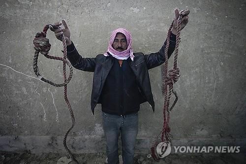 시리아 세드나야 교도소에서 발견된 밧줄