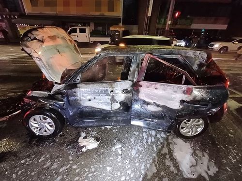 불에 탄 베뉴 차량