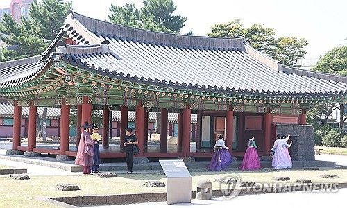 제주목관아 찾은 중국인 관광객