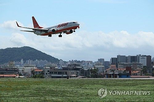 제주국제공항에 착륙하려는 항공기