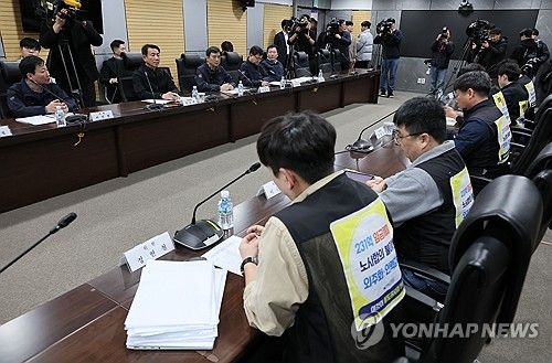 마주 앉은 철도 노사