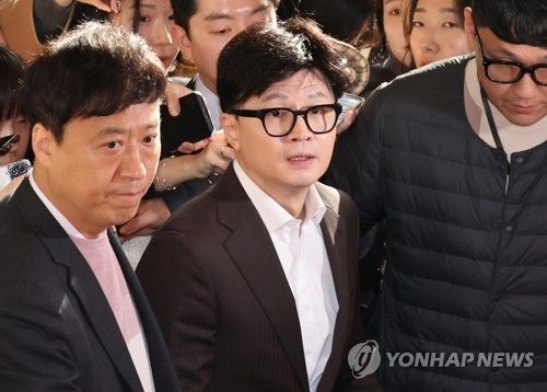 비상의원총회 참석하는 한동훈 대표