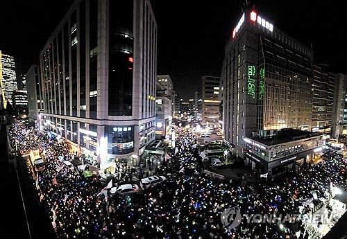 국민의힘 둘러싼 촛불 행렬