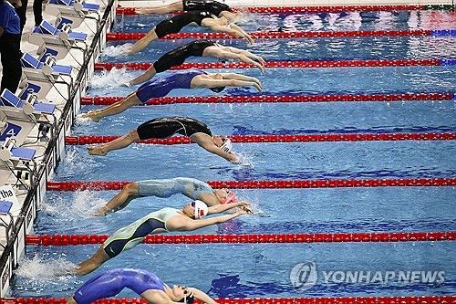 쇼트코스 세계수영선수권대회 여자 배영 100ｍ 경기 출발 모습,