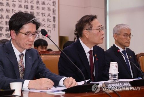 의원 질의에 답변하는 박성재 법무부 장관