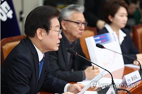 비상경제점검회의 발언하는 이재명 대표