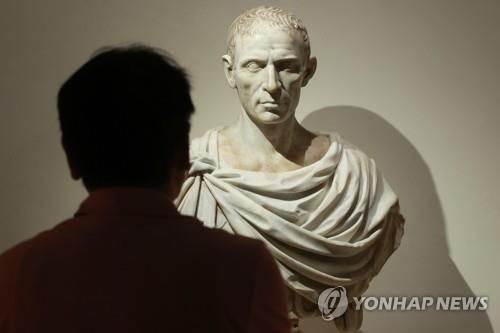 카이사르 조각상