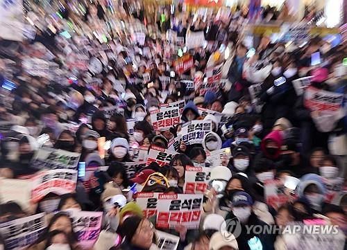 윤석열 즉각 퇴진