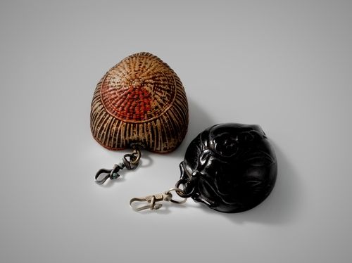 뱀의 형상이 고리로 표현된 표주박 