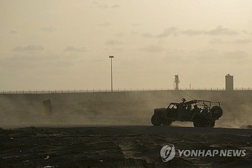 필라델피 회랑을 따라 순찰 중인 이스라엘군의 모습
