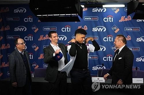 메츠 유니폼을 입는 소토