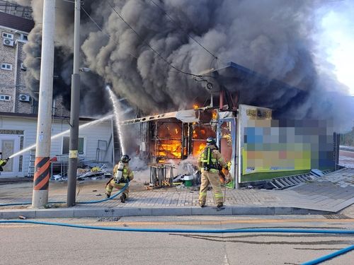 화재가 난 조립식 건물