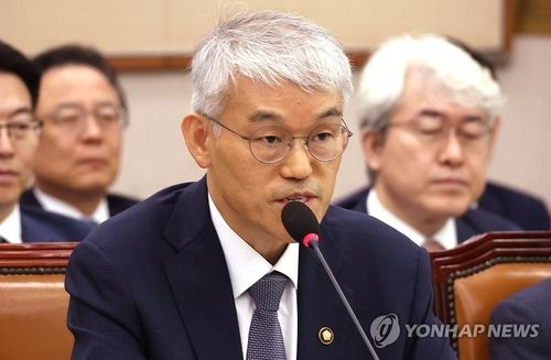 답변하는 천대엽 법원행정처장