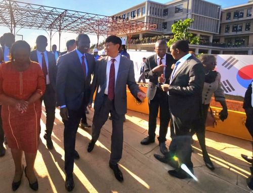 케냐과학기술원 건설 현장 시찰하는 윌리엄 루토 케냐 대통령