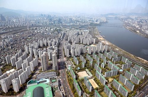 롯데타워에서 본 잠실. 오른쪽 아래 잠실주공 5단지. 2021년 [연합뉴스 자료사진]