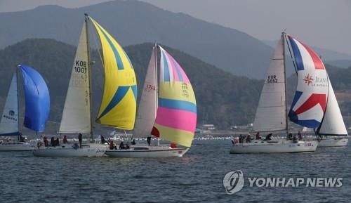 통영 앞바다 요트