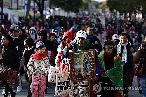 과달루페 성당 향하는 가톨릭 신자들