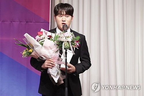 수상 소감 말하는 김택연