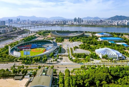 서울종합운동장과 한강. 2014년 [서울시 제공]