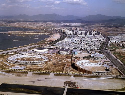 서울종합운동장과 야구장 건설 모습. 1981년 [연합뉴스 자료사진]