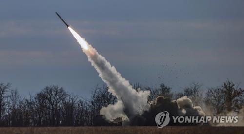 러시아군을 공격하는 우크라이나의 고속기동포병로켓시스템(HIMARS·하이마스)