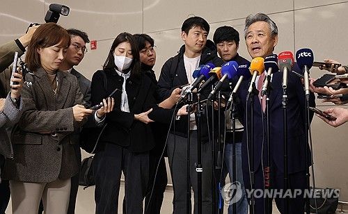 이기흥 대한체육회장 둘러싼 취재진