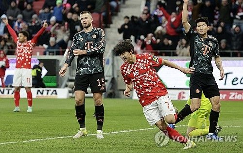 뮌헨의 이재성을 옆에 두고 선제골을 터트린 마인츠의 이재성