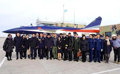 중국 공군 8·1 곡예비행단 방문한 일본 청년장교 대표단