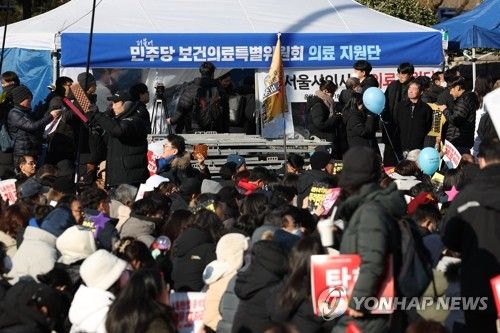 탄핵 촉구 집회 지원하는 민주당 의료지원단