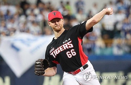 역투하는 KIA 라우어