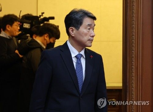 국무회의 참석하는 이주호 사회부총리 겸 교육부 장관