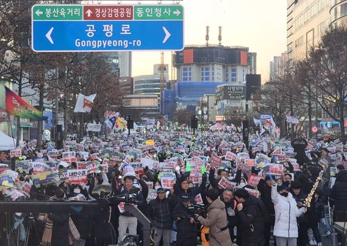 '탄핵소추안 가결에 환호성'