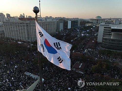 윤 대통령 탄핵안 가결, 국회 앞 촛불집회