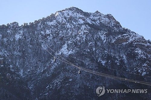 눈 덮인 설악산 고지대