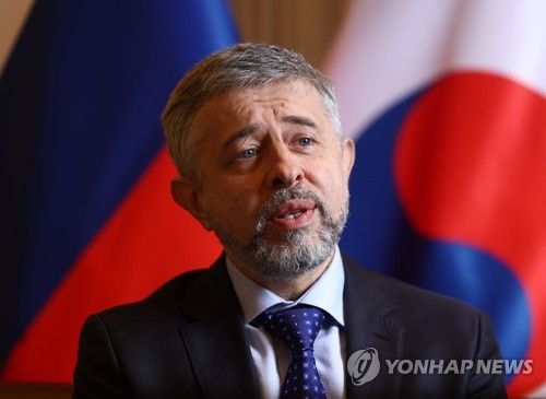 연합뉴스와 인터뷰하는 주한 러시아 대사