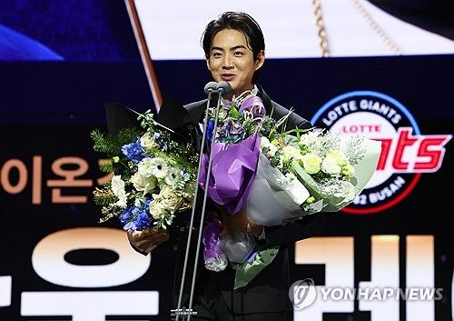 골든글러브 수상 소감 밝히는 구자욱