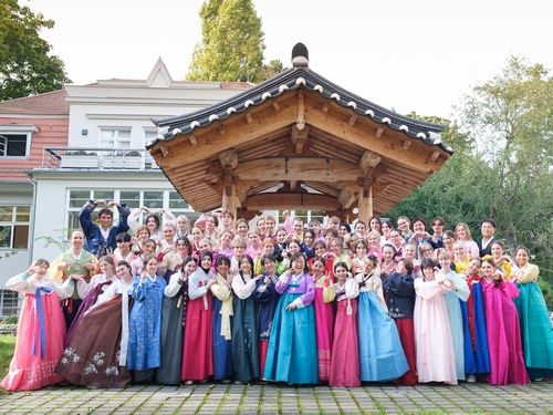 한복 입은 베를린자유대 한국학과 신입생들