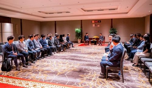 캄보디아 총리 예방한 한국 기업인들