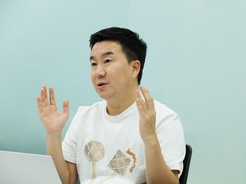 인터뷰하는 용태순 캐치테이블 대표