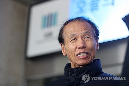 춘천지검에 출석하는 최문순 전 강원지사
