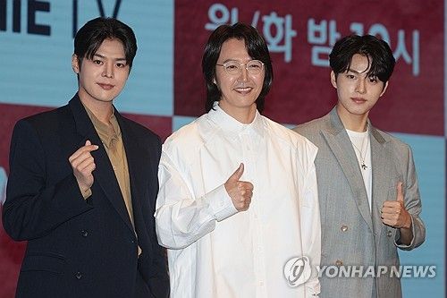 나미브의 세남자, 려운-윤상현-이진우