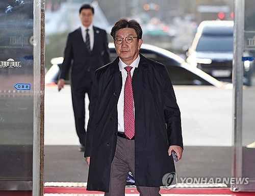 국민의힘 권성동 원내대표 출근