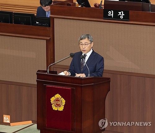 2025년도 예산안 통과, 인사말하는 정근식 교육감