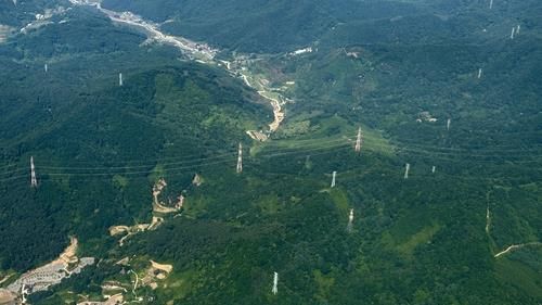 하늘에서 내려다본 송전선로